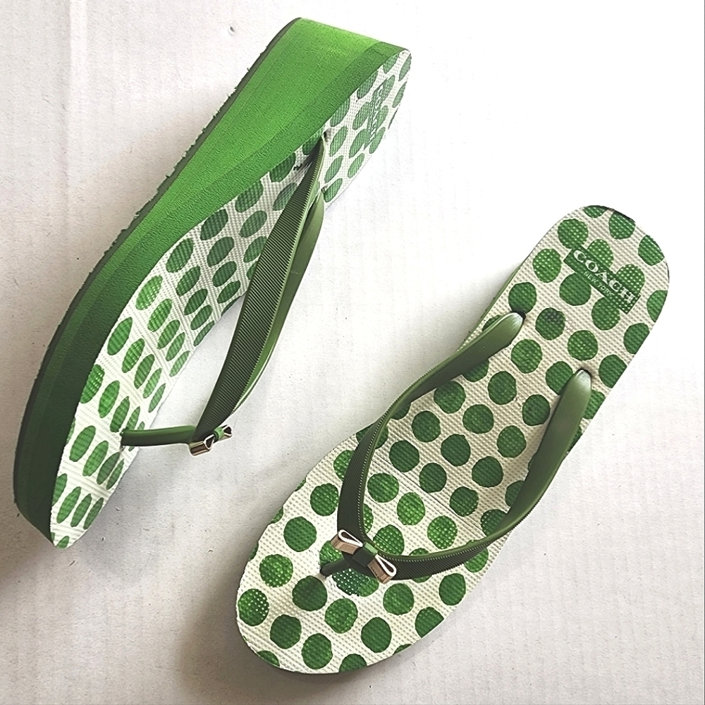 🌸 Coach | Green Polka Dot Flip Flops, size 8